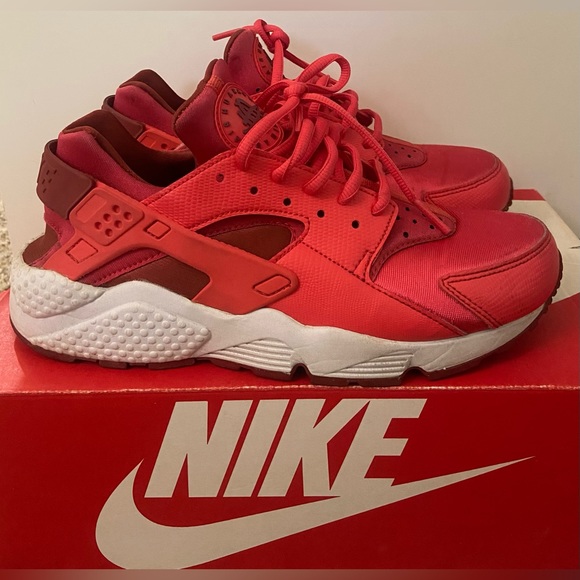 Nike Shoes| Air Huarache Run| Color: Ember Glow/Red | Size 8.5 women’s/ 7 Men’s - Picture 2 of 5
